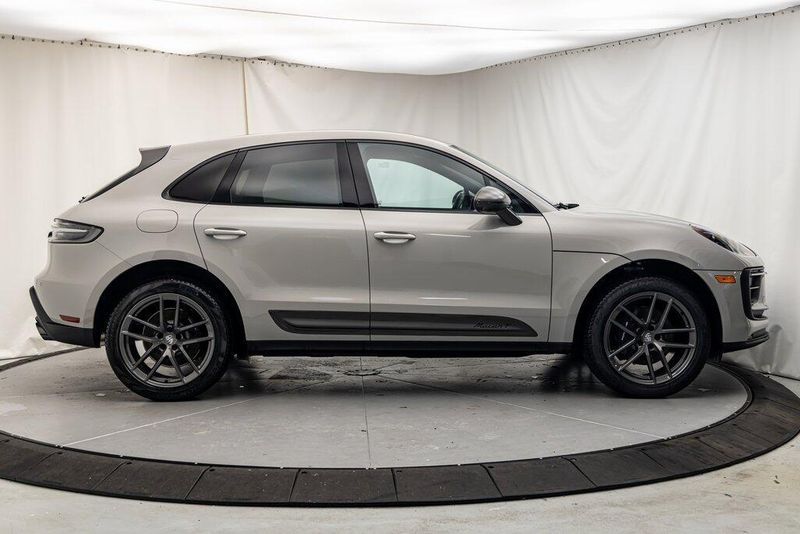 2025 Porsche Macan TImage 11