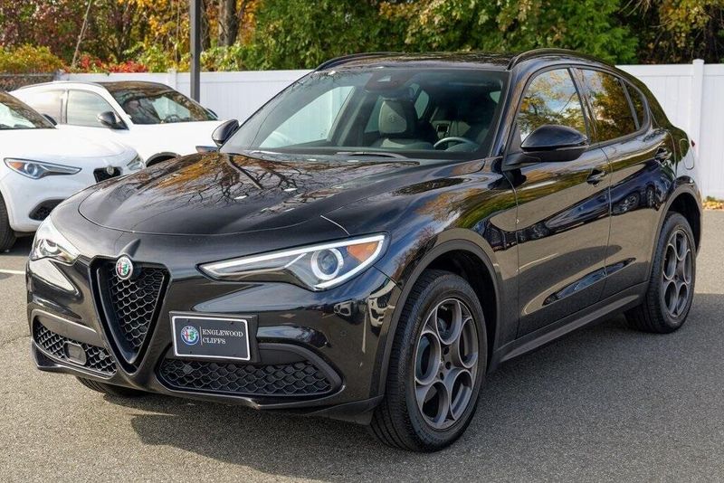 2022 Alfa Romeo Stelvio Sprint photo 2