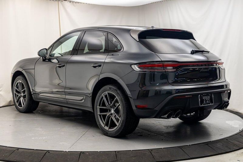 2025 Porsche Macan TImage 3