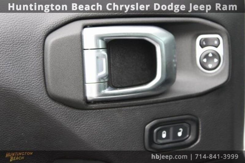 2022 Jeep Wrangler Unlimited SaharaImage 11