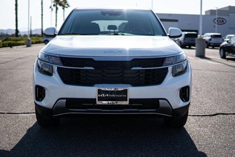 New 2025 Kia Seltos LXImage 2
