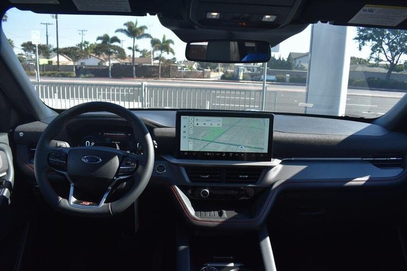 2025 Ford Explorer STImage 13