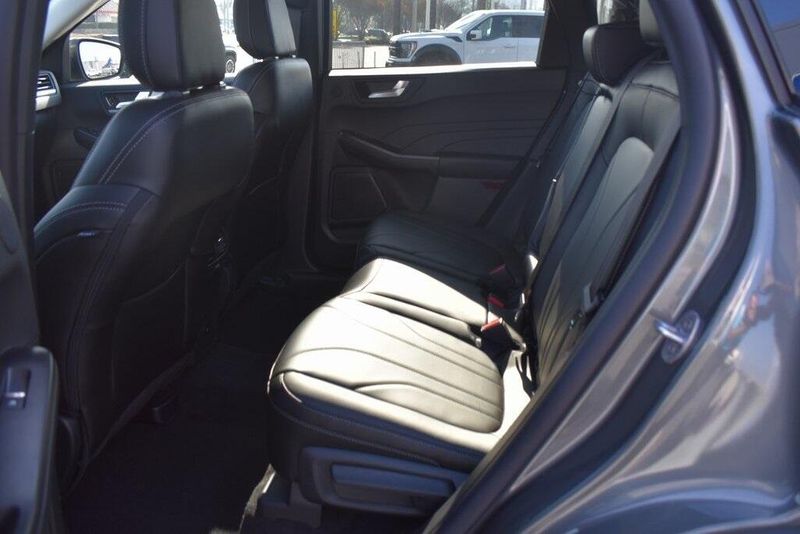 2025 Ford Escape Plug-In Hybrid BaseImage 9