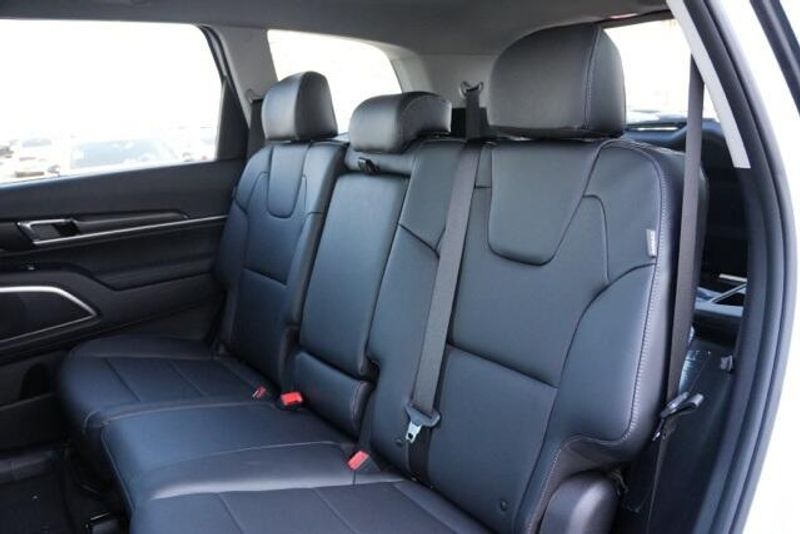 New 2025 Kia Telluride LXImage 16