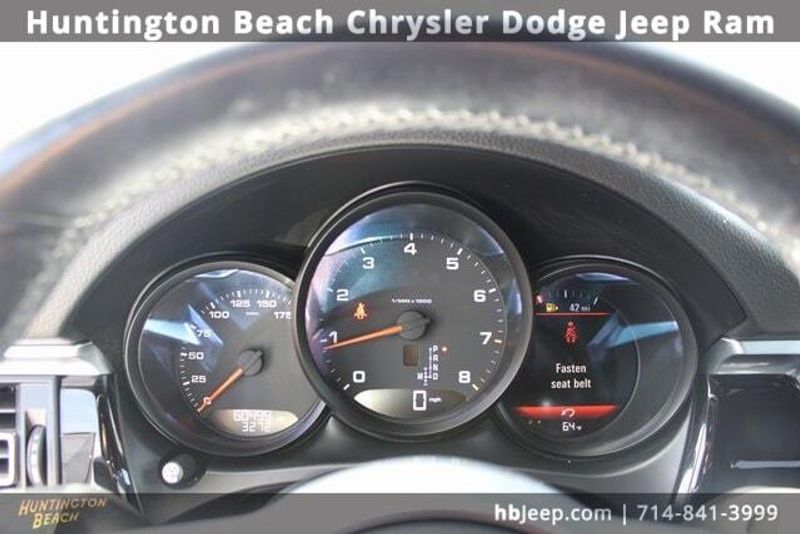 2020 Porsche Macan BaseImage 23