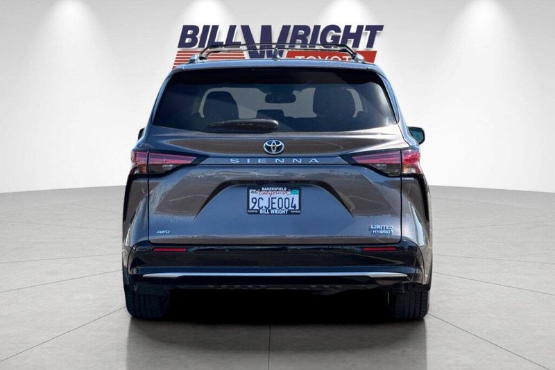 Used 2022 Toyota Sienna LimitedImage 4