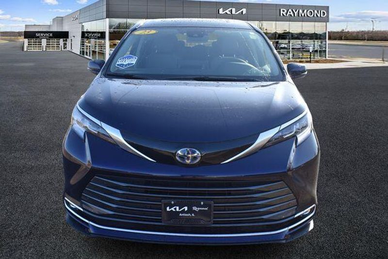 Used 2023 Toyota Sienna LimitedImage 8