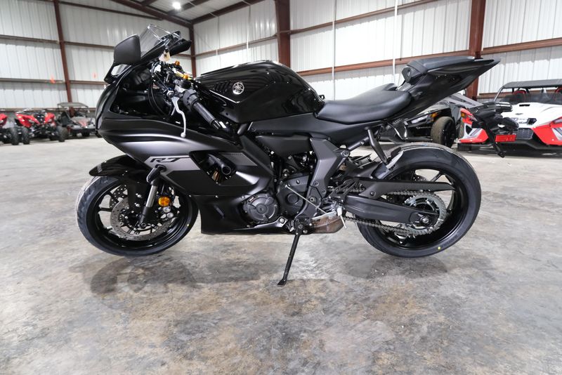 2025 YAMAHA YZFR7 MATTE RAVEN BLACK 