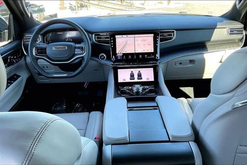 2026 Jeep Grand Wagoneer Summit Obsidian 4x4Image 4