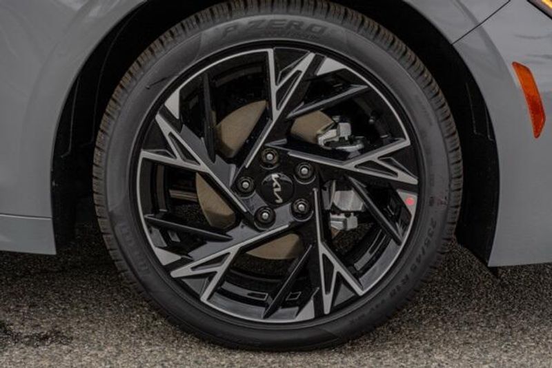 2025 Kia K5 GT-LineImage 9