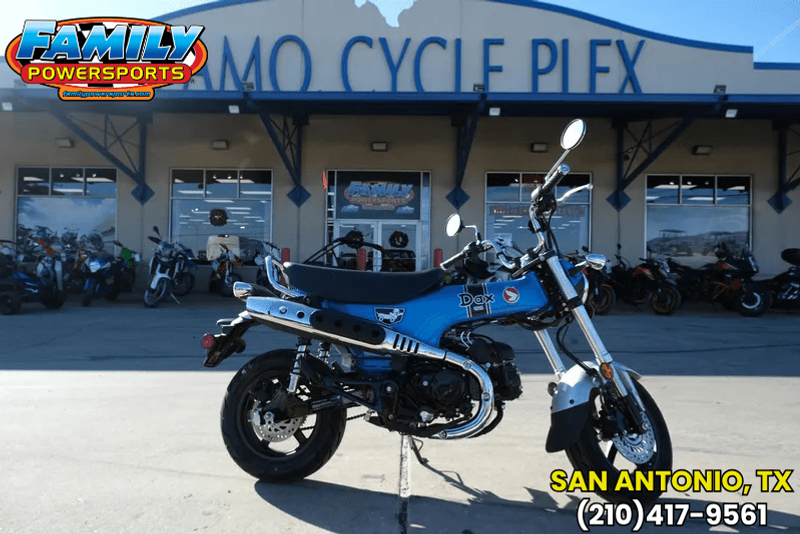 2025 HONDA DAX125 PEARL GLITTERING BLUE 