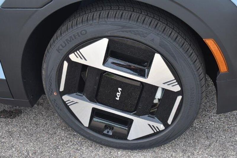 New 2027 Kia EV3 WindImage 12