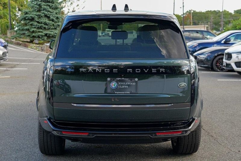 2023 Land Rover Range Rover SE photo 5