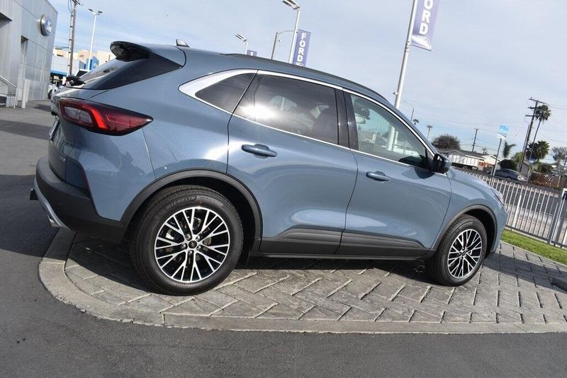 2025 Ford Escape Plug-In Hybrid BaseImage 2