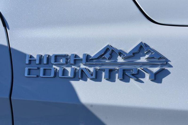 New 2026 Chevrolet Suburban High CountryImage 13