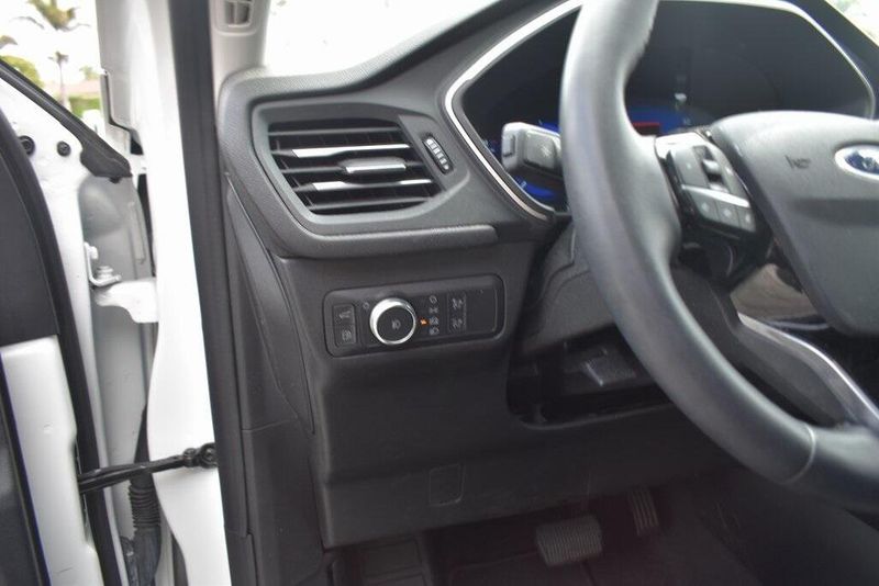 2022 Ford Escape Hybrid SELImage 14