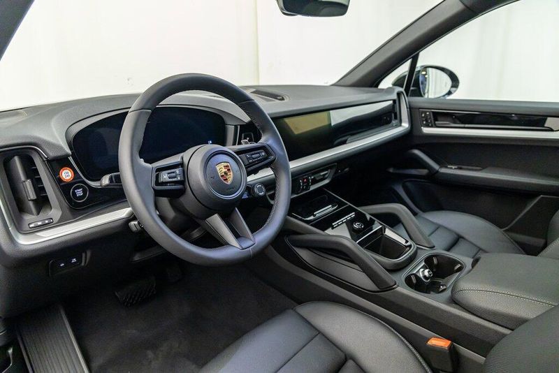 2024 Porsche Cayenne BaseImage 24