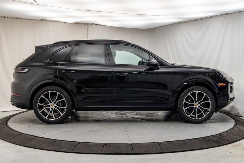 2024 Porsche Cayenne BaseImage 6