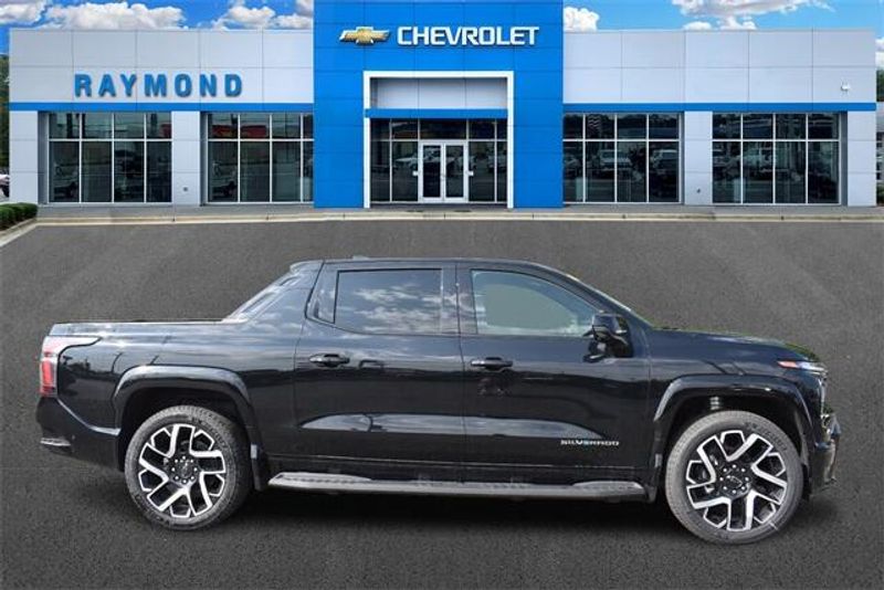 New 2024 Chevrolet Silverado EV RSTImage 2