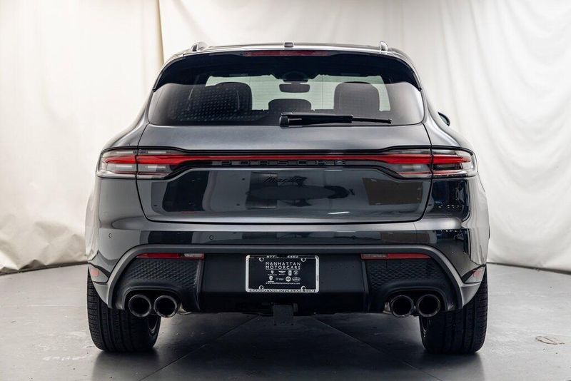 2024 Porsche Macan BaseImage 4