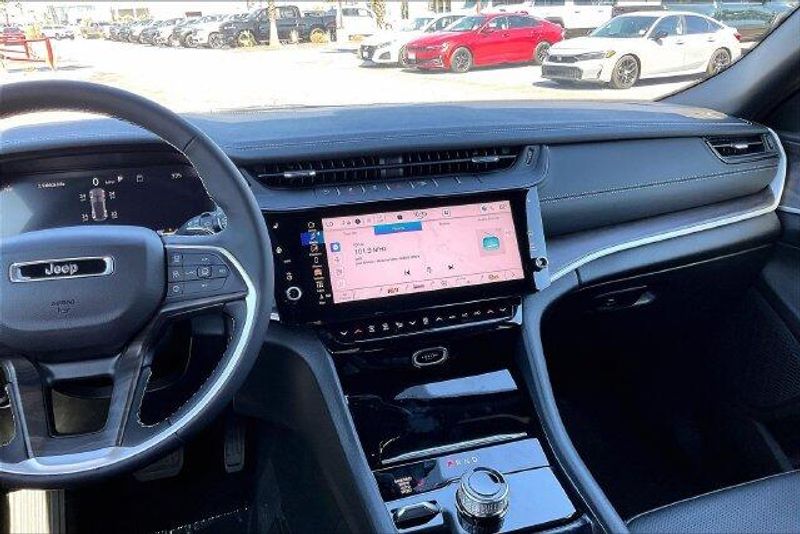 New 2027 Jeep Grand Cherokee Limited 4x4Image 5