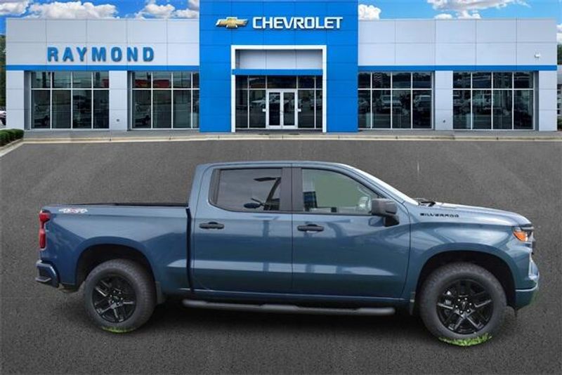 2024 Chevrolet Silverado 1500 CustomImage 2