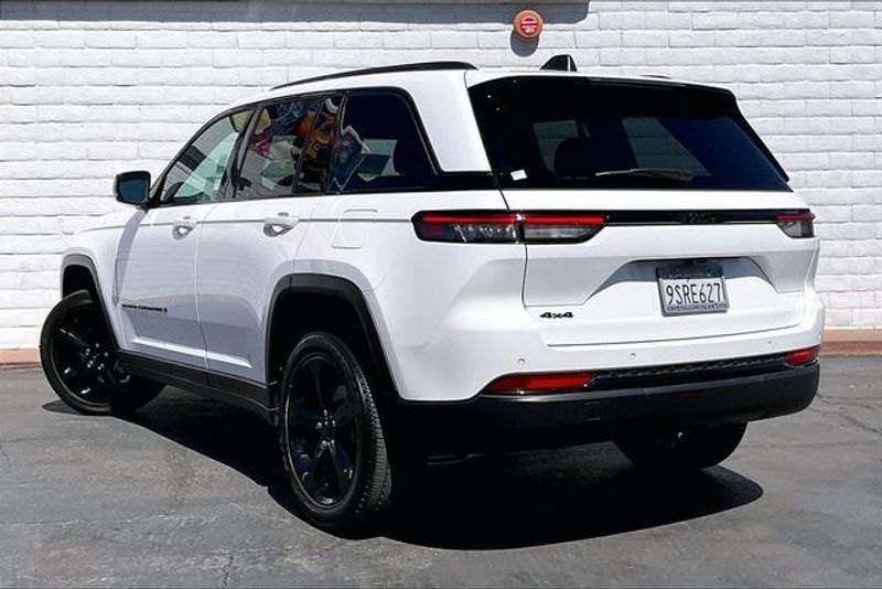 Used 2025 Jeep Grand Cherokee Altitude XImage 10