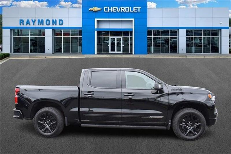 New 2025 Chevrolet Silverado 1500 High CountryImage 2