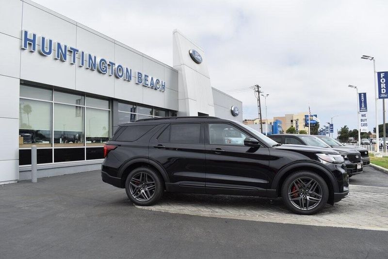 New 2025 Ford Explorer STImage 3