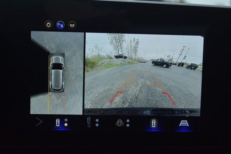 Used 2025 Chevrolet Equinox RSImage 32
