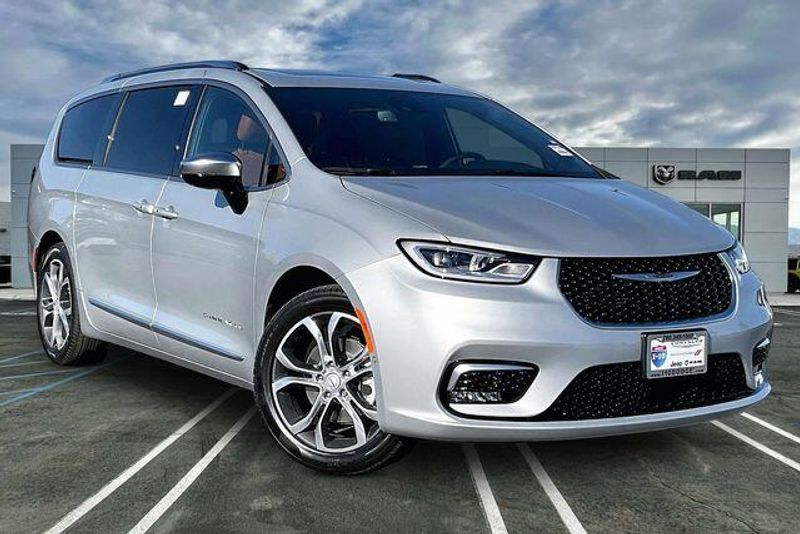 New 2026 Chrysler Pacifica PinnacleImage 14