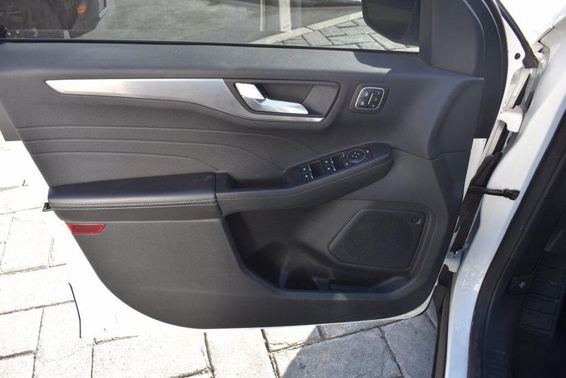 Used 2022 Ford Escape TitaniumImage 17