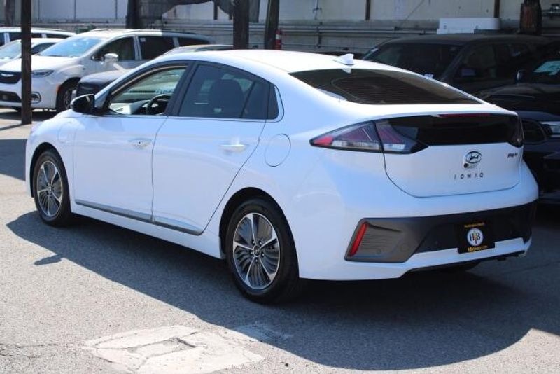 2021 Hyundai IONIQ Plug-In Hybrid LimitedImage 5