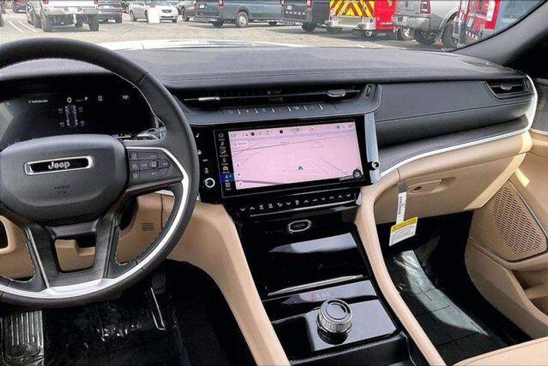 New 2026 Jeep Grand Cherokee Limited 4x2Image 5