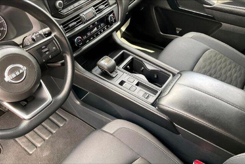 Used 2025 Nissan Pathfinder SImage 17