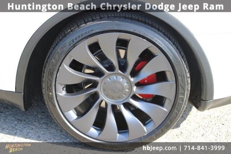 2022 Tesla Model Y PerformanceImage 8