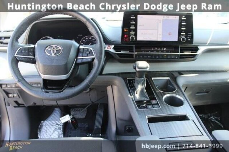 2023 Toyota Sienna LimitedImage 15