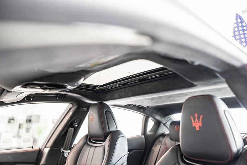 2023 Maserati Quattroporte Modena Q4 photo 17