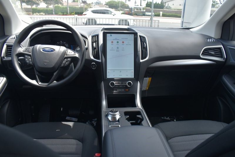 2024 Ford Edge SEImage 11