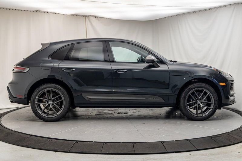 2025 Porsche Macan TImage 6