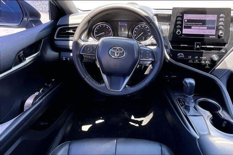 Used 2021 Toyota Camry SEImage 4