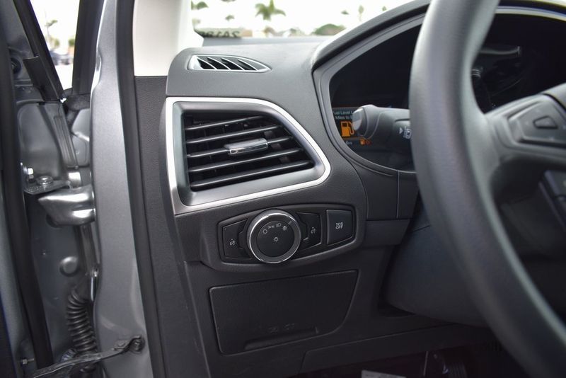 2024 Ford Edge SEImage 16