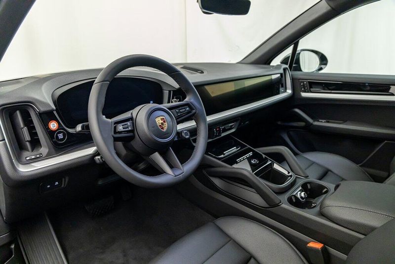 2024 Porsche Cayenne BaseImage 13