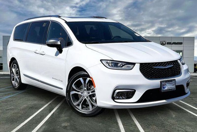 New 2026 Chrysler Pacifica PinnacleImage 14