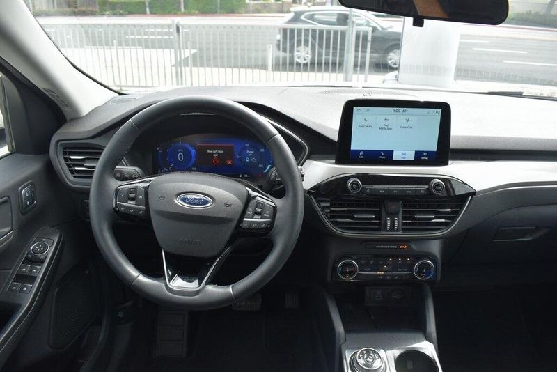 2022 Ford Escape Hybrid SELImage 10