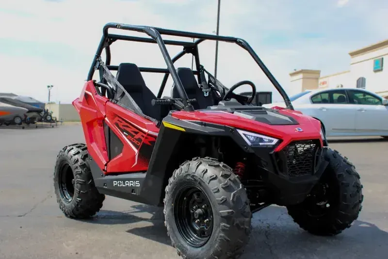 2025 POLARIS RZR 200 EFI INDY RED 