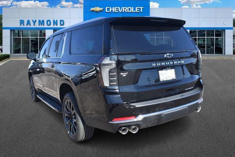 New 2026 Chevrolet Suburban PremierImage 6