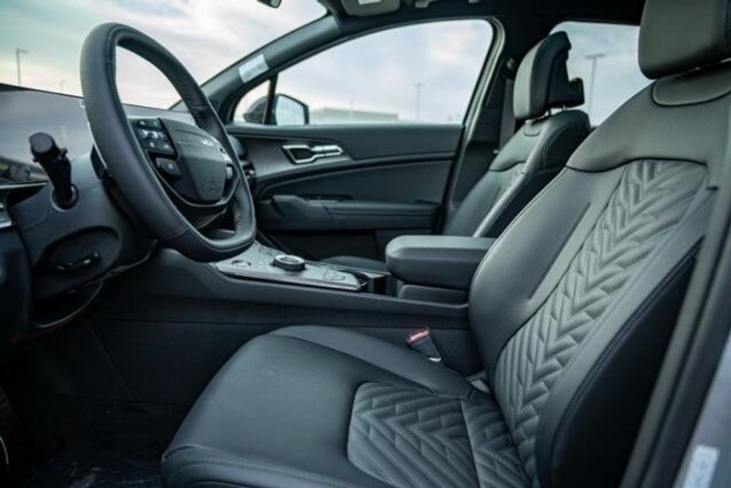 New 2026 Kia Sportage Plug-In Hybrid X-Line PrestigeImage 13