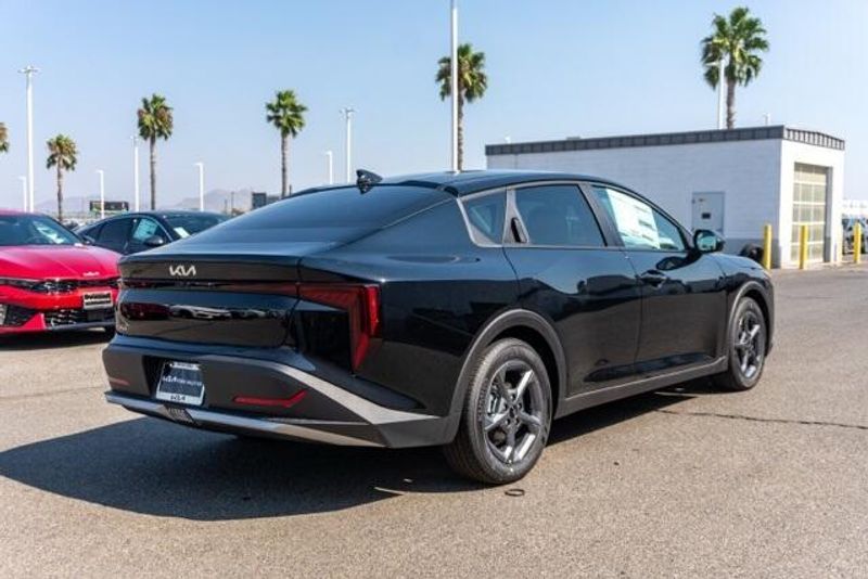 New 2025 Kia K4 LXSImage 7