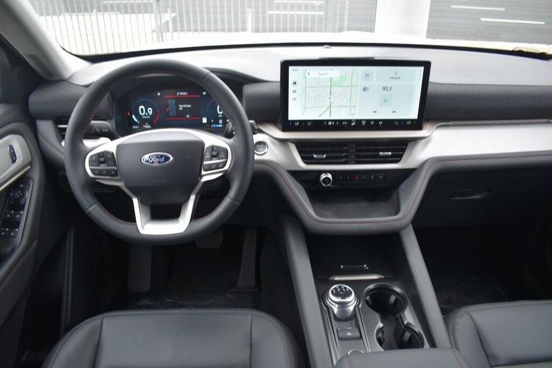 New 2025 Ford Explorer ActiveImage 12